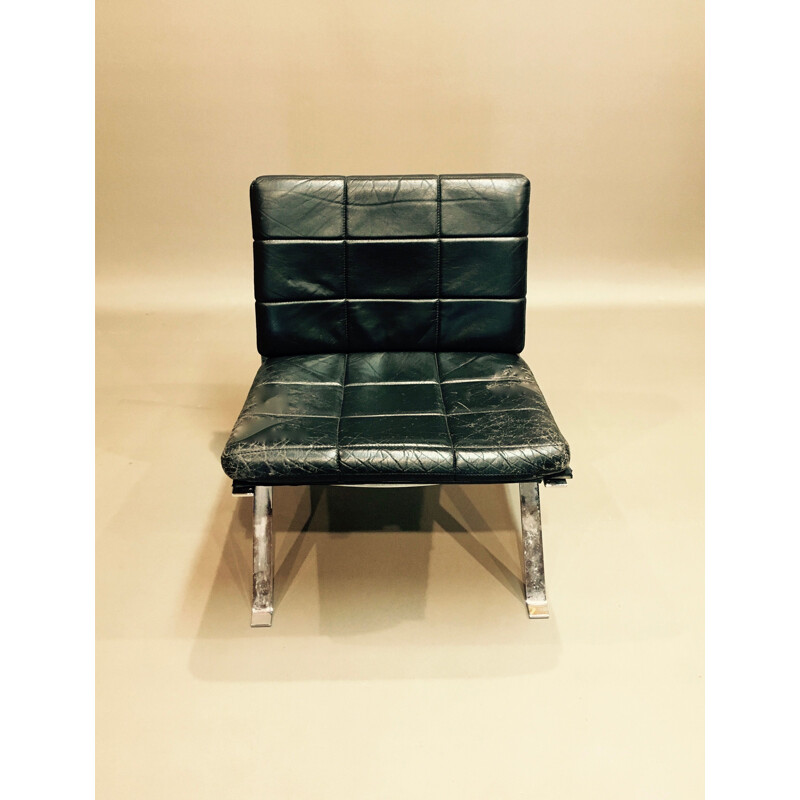 Vintage armchair in black leather by Hans Eichenberger