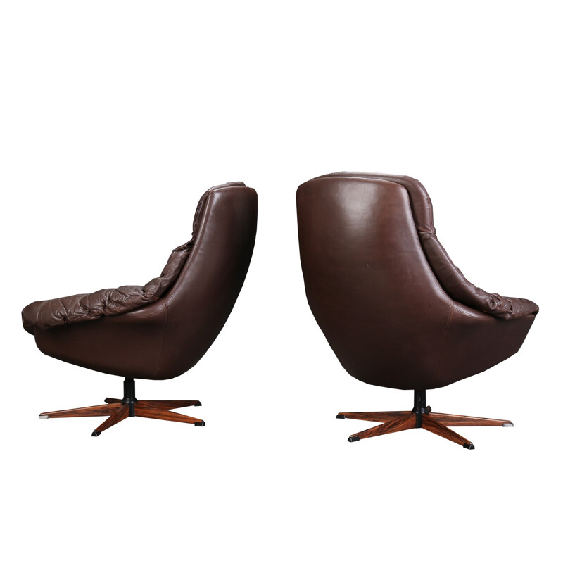 Paire de fauteuils en cuir marron, palissandre et métal, H.W KLEIN - 1970