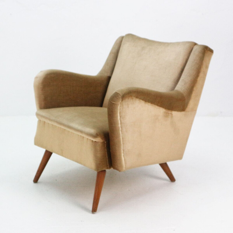 Geschwungener Vintage-Sessel mit goldenem Samtbezug, 1950