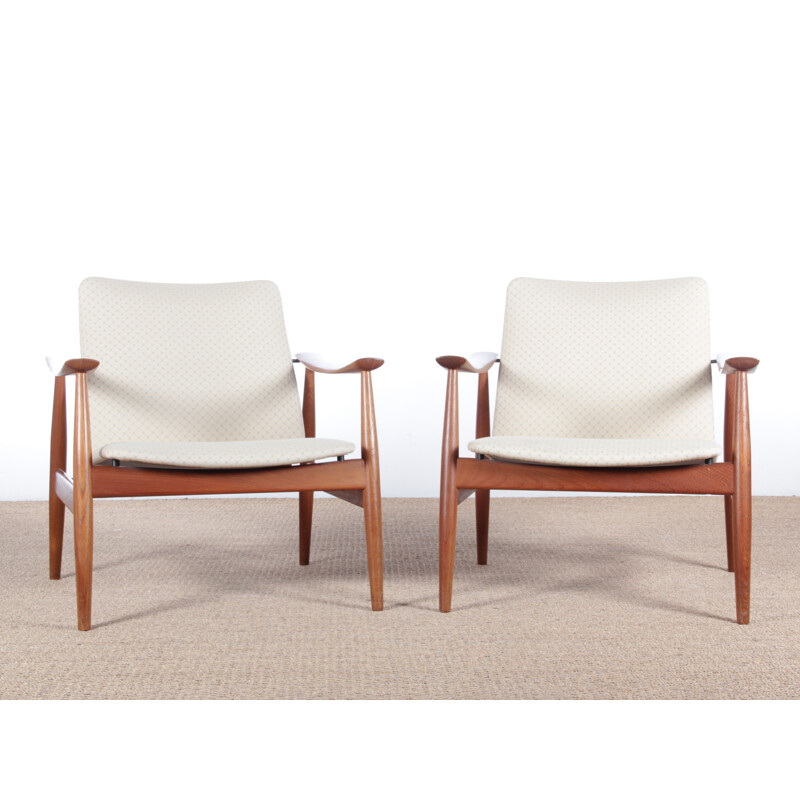 Paire de fauteuils scandinaves modèle 138 en teck