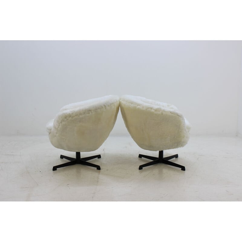 Set of 2 vintage white swivel chairs