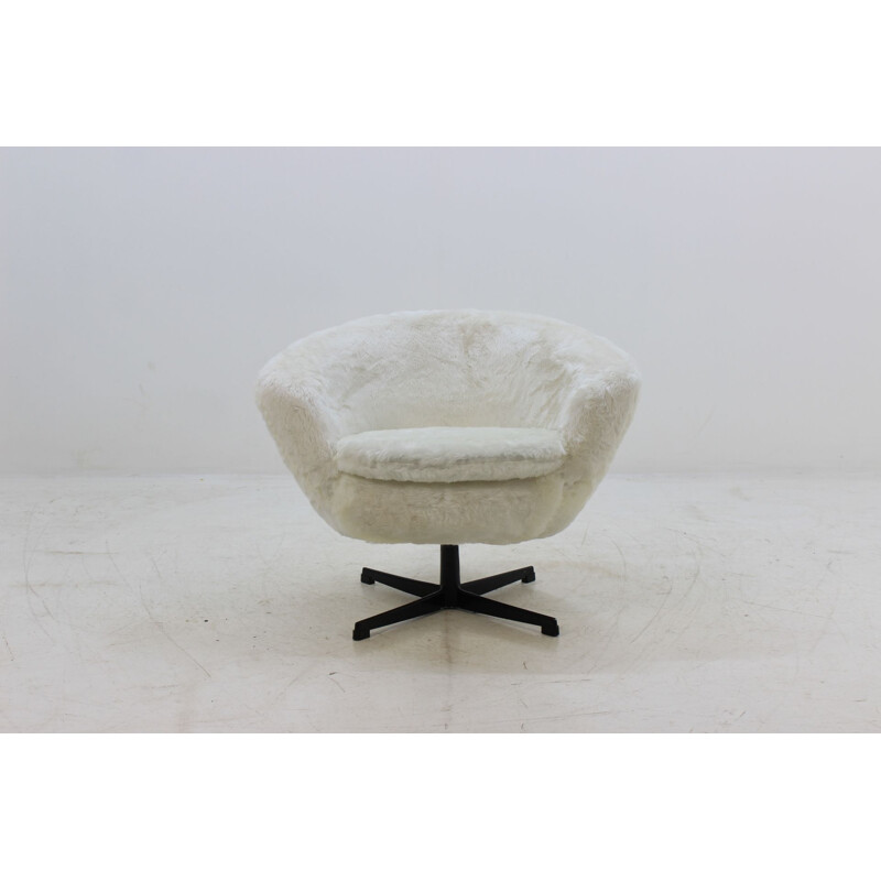 Set of 2 vintage white swivel chairs