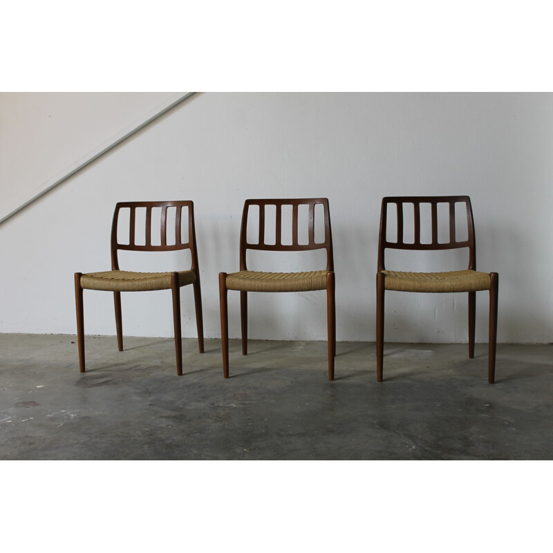 Suite de 3 chaises vintage en teck modèle 83 par N.O Moller