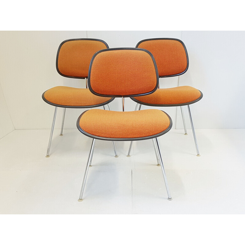 Suite de 3 chaises vintage oranges DCM Eames Herman Miller 1970