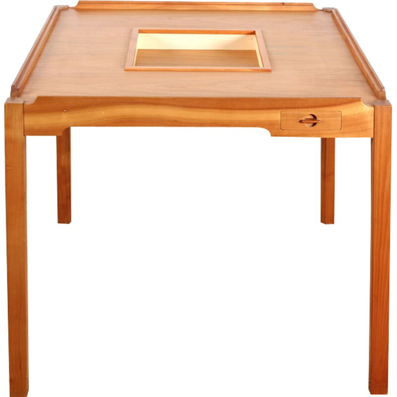 Scandinavian reversible gaming table