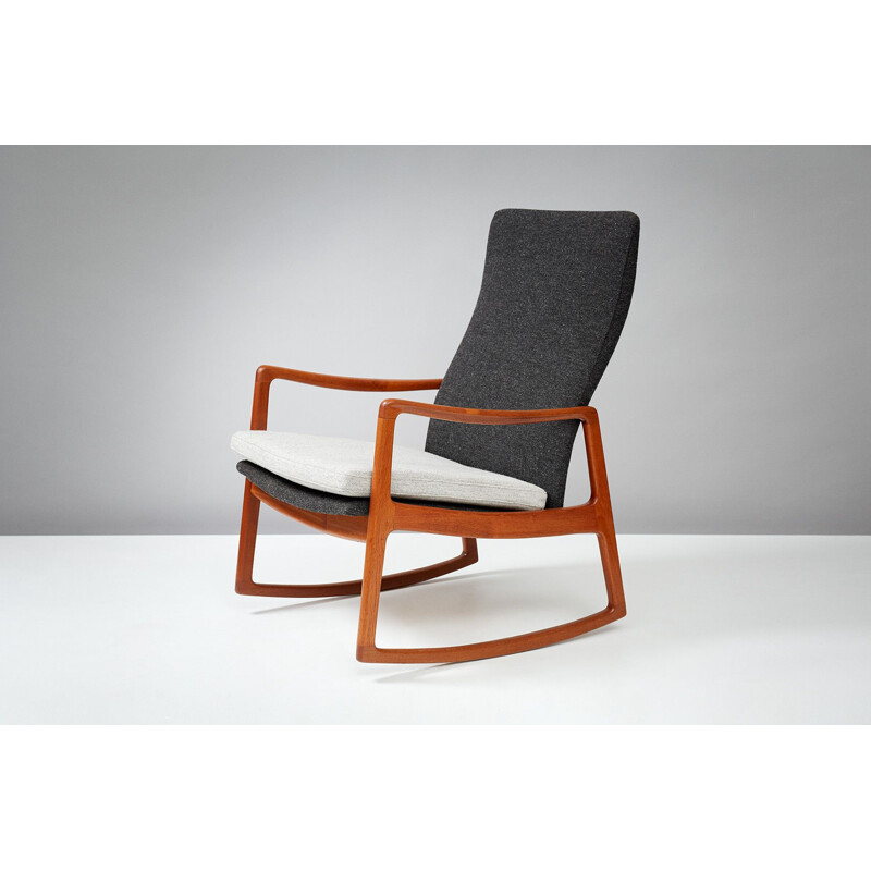 Vintage rocking chair FD-160 in teak by Ole Wanscher