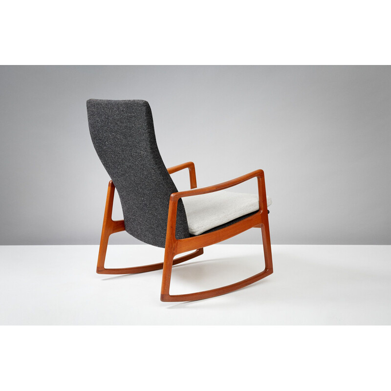 Vintage rocking chair FD-160 in teak by Ole Wanscher