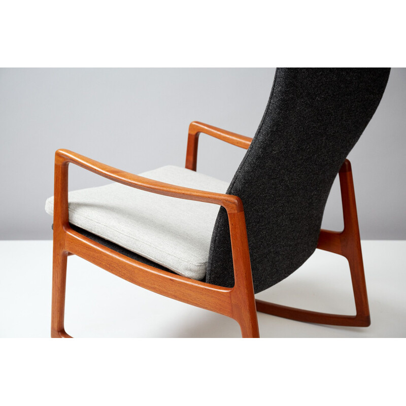 Vintage rocking chair FD-160 in teak by Ole Wanscher