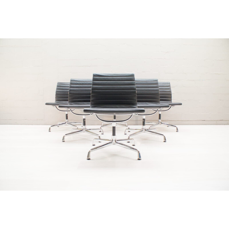 Ensemble de 6 chaises de bureau vintage EA 105 par Charles & Ray Eames de Vitra