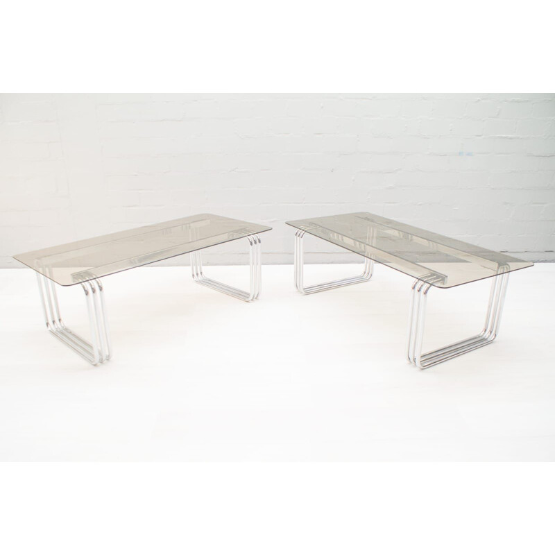Pareja de mesas de centro vintage en cromo, cristal y metal