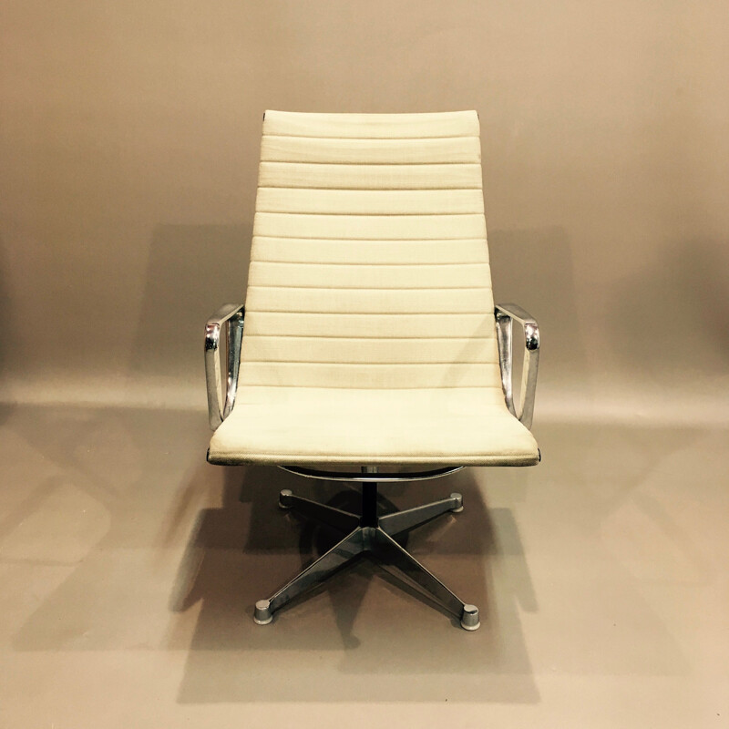 Fauteuil vintage beige Charles and Ray Eames EA116 1960