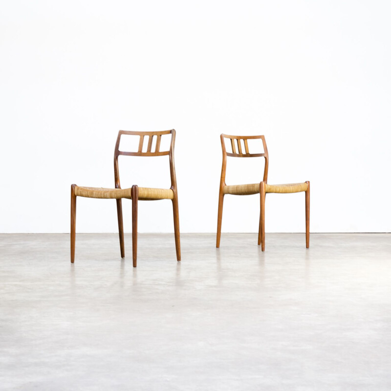 Suite de 2 chaises à repas en teck par Niels Otto Moller