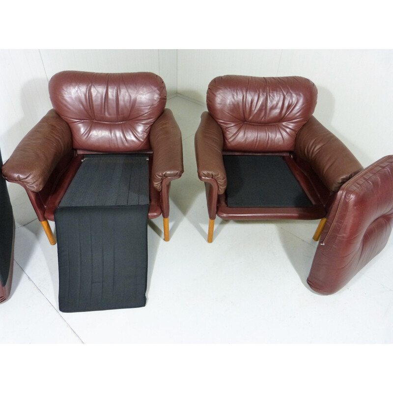 Set of 2 lounge chairs in leather by Hans Olsen