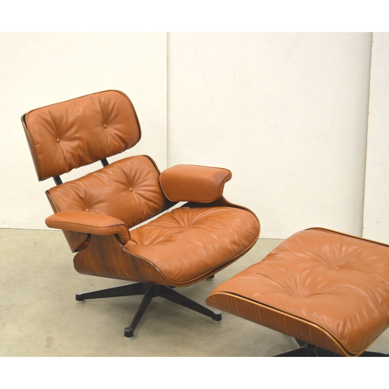 Vintage beige lounge chair and ottoman in rosewood, Charles Eames for Herman Miller