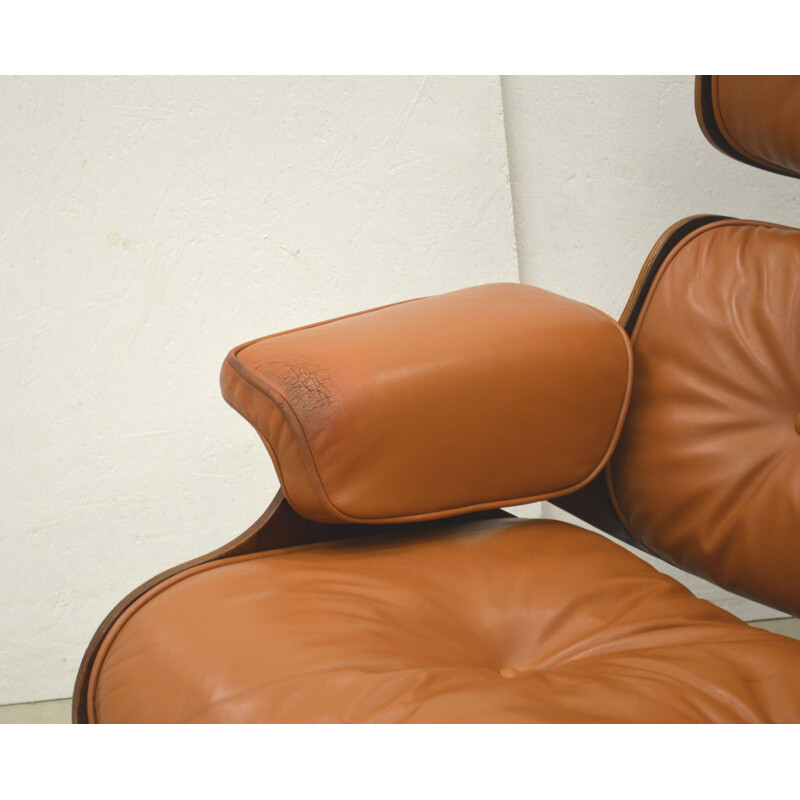 Vintage beige lounge chair and ottoman in rosewood, Charles Eames for Herman Miller