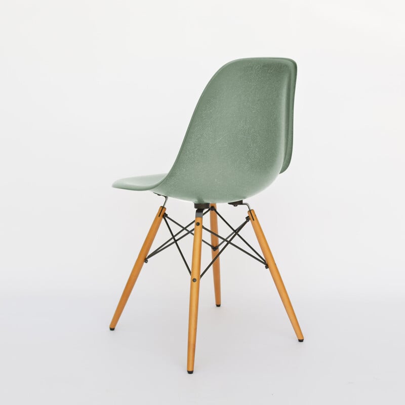 Chaise vintage verte DSW en fibre de verre par Eames pour Vitra