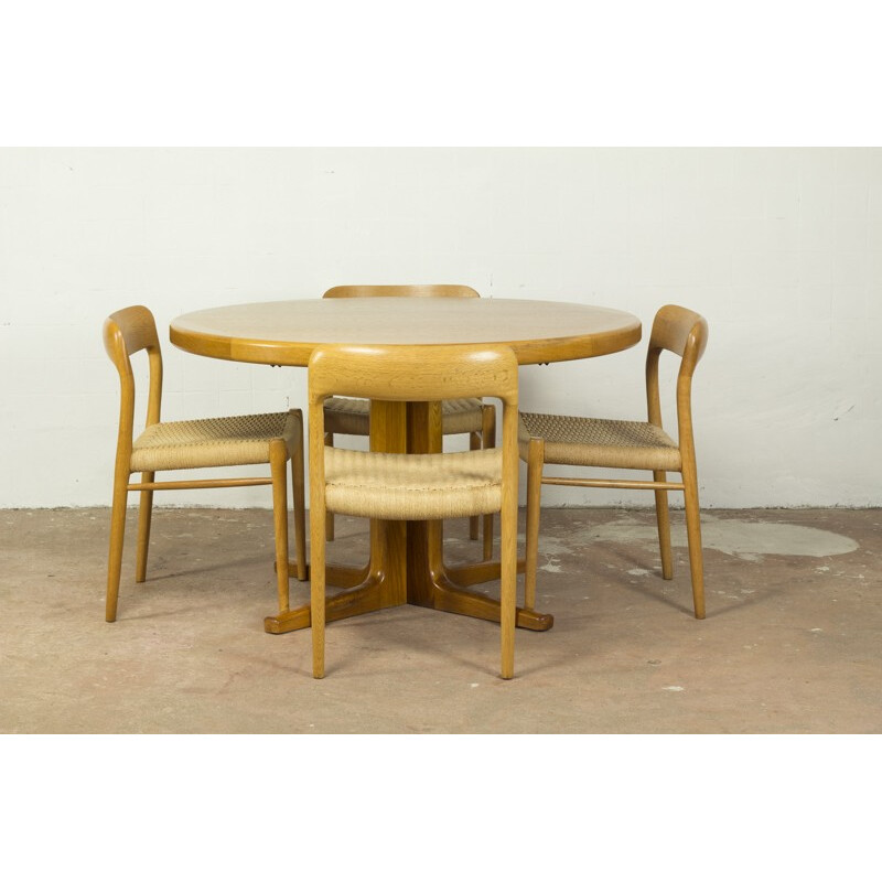 Scandinavian dining set in oakwood, Niels MOLLER - 1960s