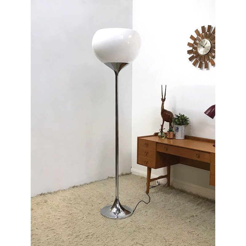 Vintage Italian Space Age white floor lamp by Guzzini Bud