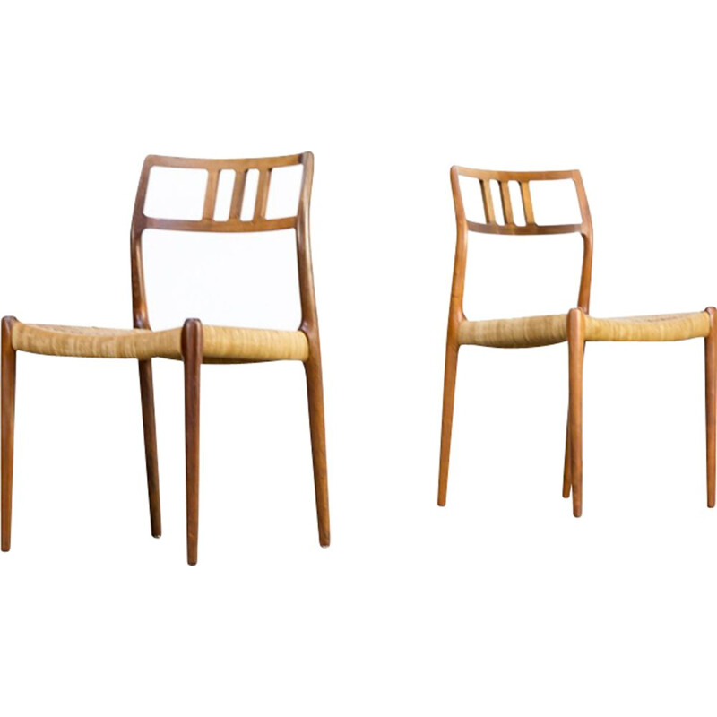 Suite de 2 chaises à repas en teck par Niels Otto Moller