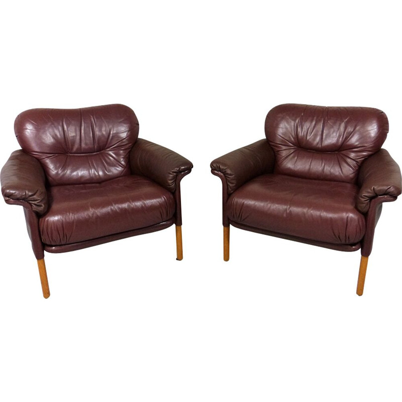 Set of 2 lounge chairs in leather by Hans Olsen