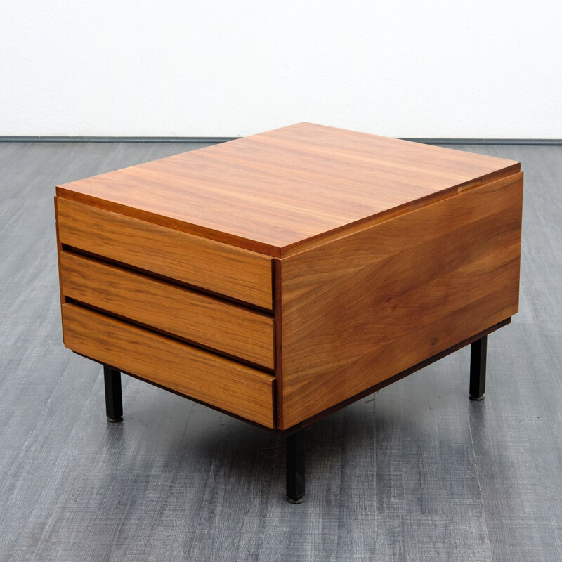 Table basse vintage cubique plaquée en noyer 1960