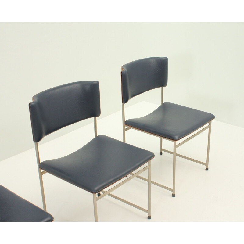 Suite de 4 chaises en palissandre par Cees Braakman