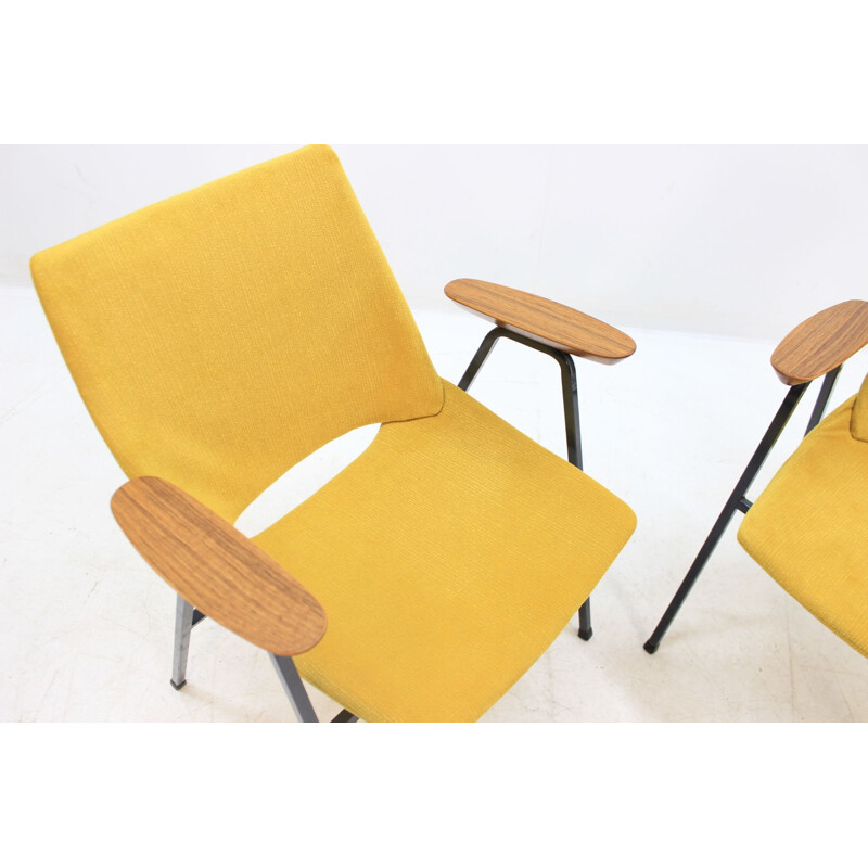 Suite de 2 fauteuils vintage jaunes par Niko Kralj