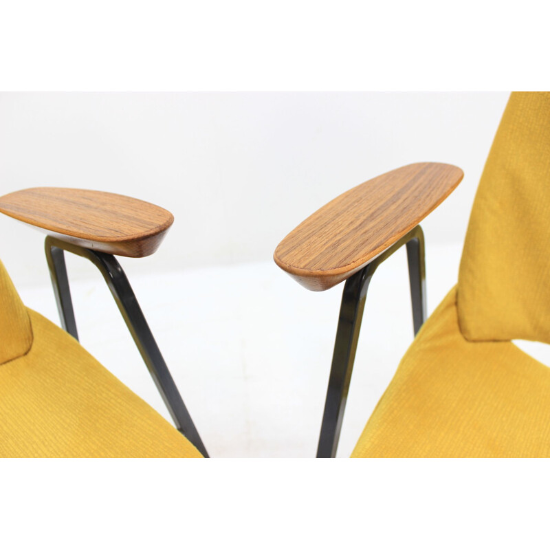 Suite de 2 fauteuils vintage jaunes par Niko Kralj