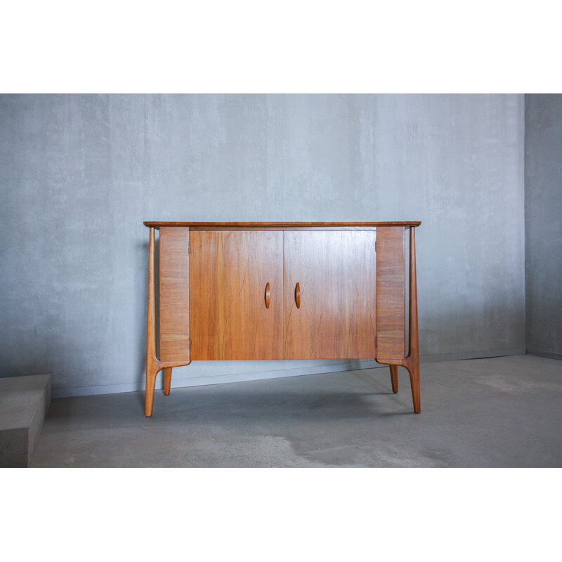 Vintage sideboard in walnut by Everest