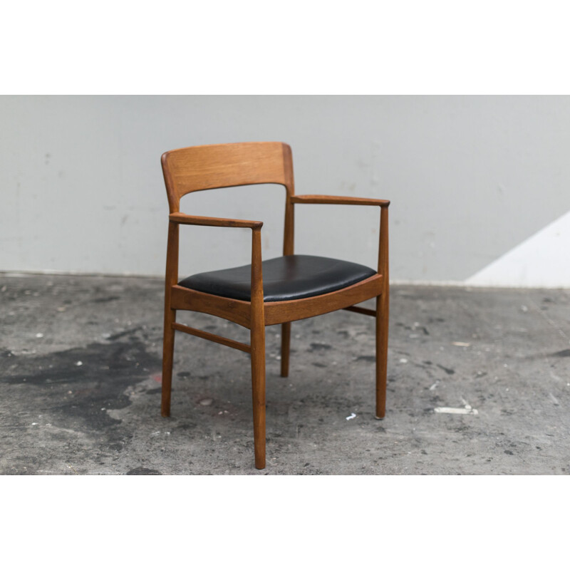 Vintage black chair by henning Kjaernulf