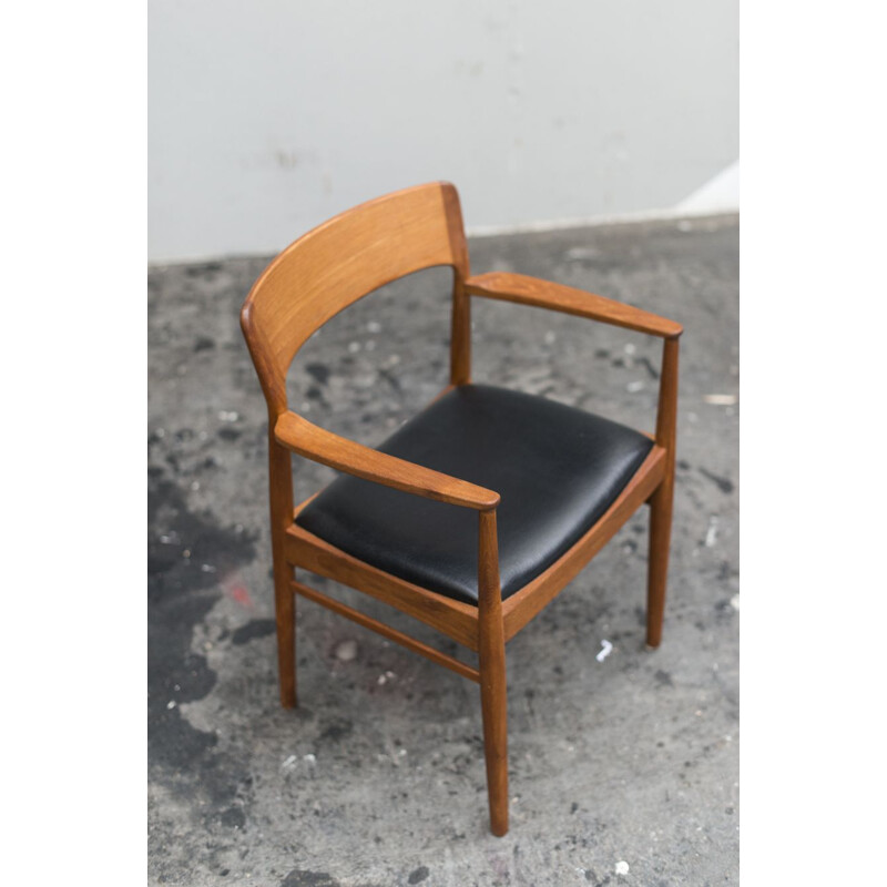 Vintage black chair by henning Kjaernulf