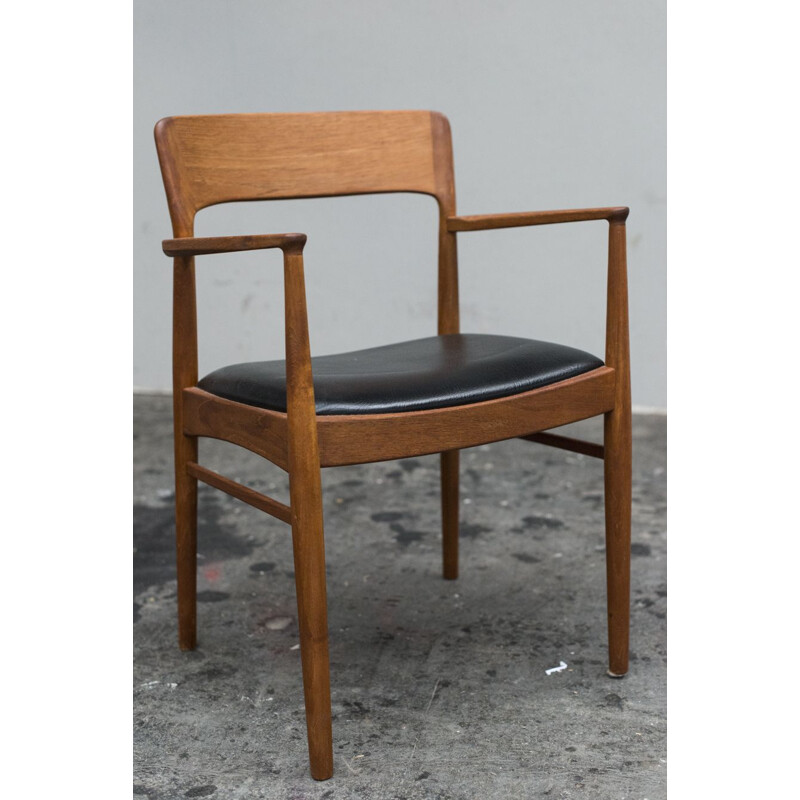 Vintage black chair by henning Kjaernulf