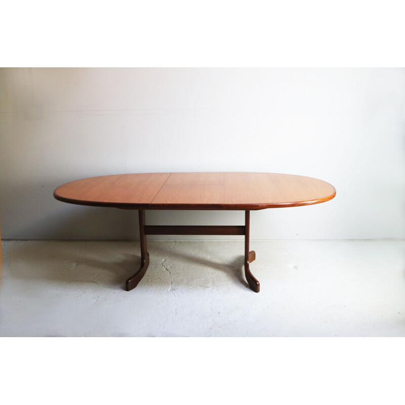 Vintage extendable dining table by G Plan