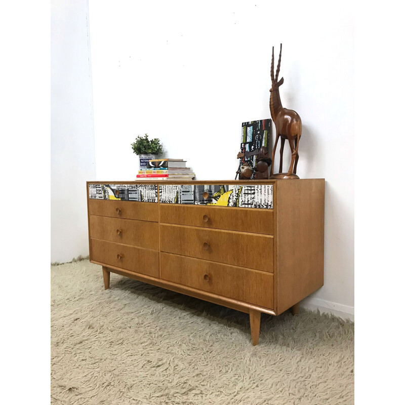 Vintage chest of drawers in oak by Meredew