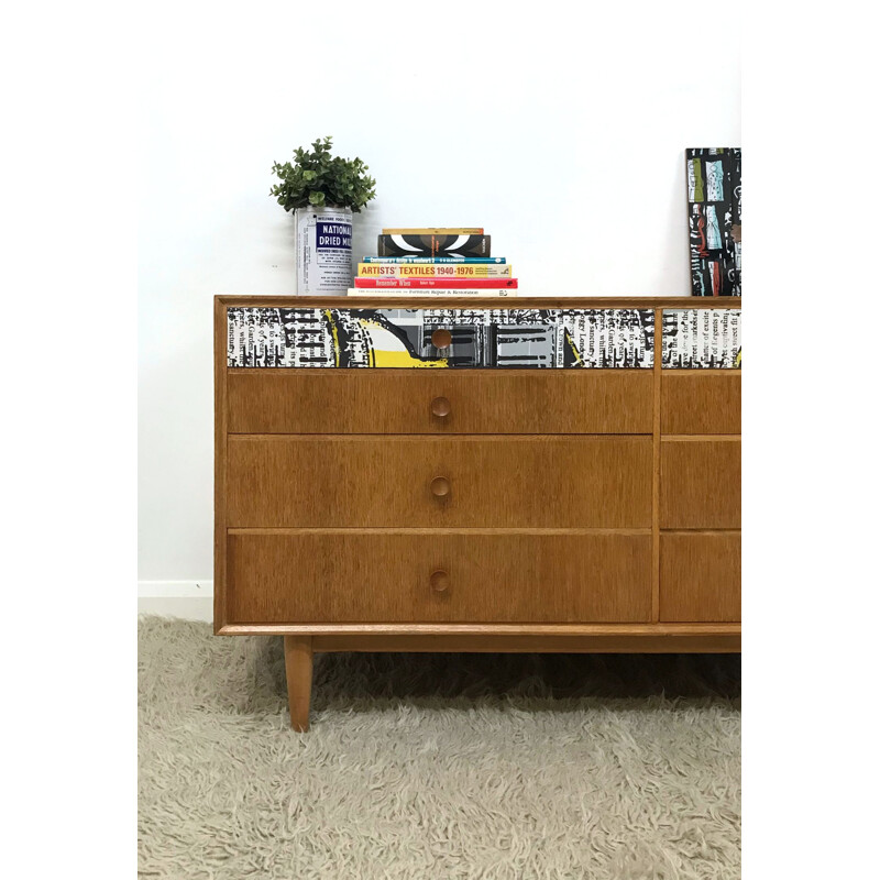 Vintage chest of drawers in oak by Meredew