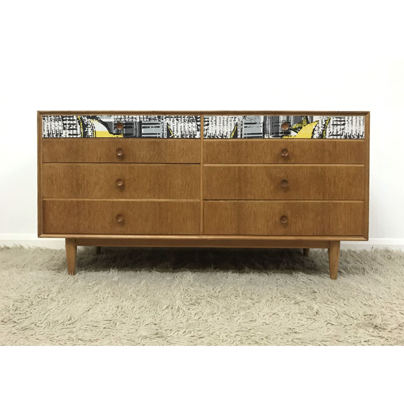 Vintage chest of drawers in oak by Meredew