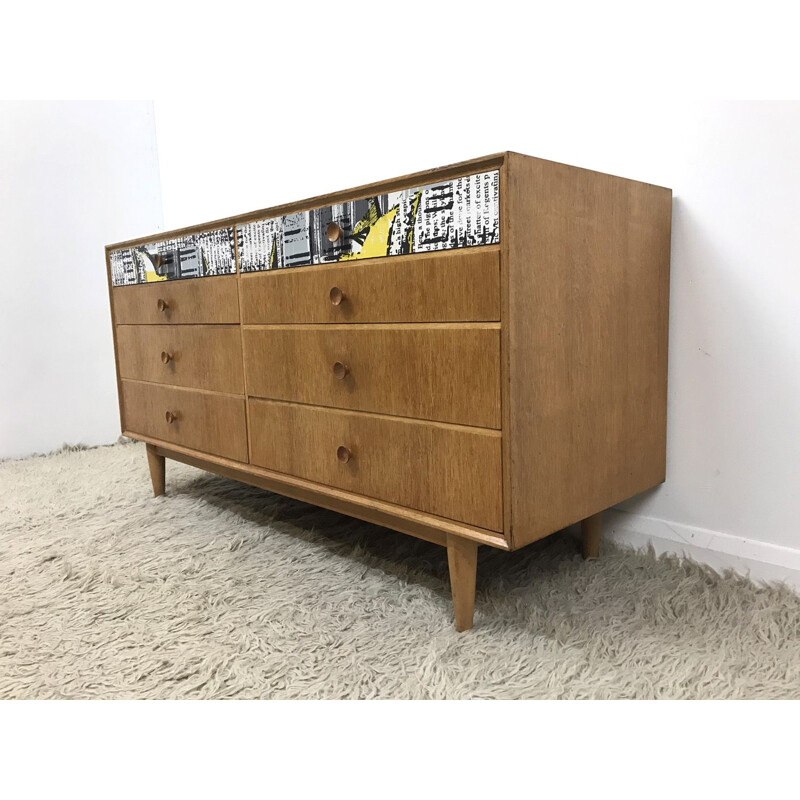 Vintage chest of drawers in oak by Meredew