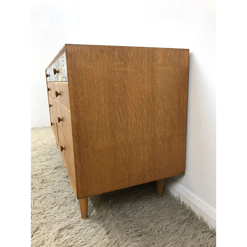 Vintage chest of drawers in oak by Meredew