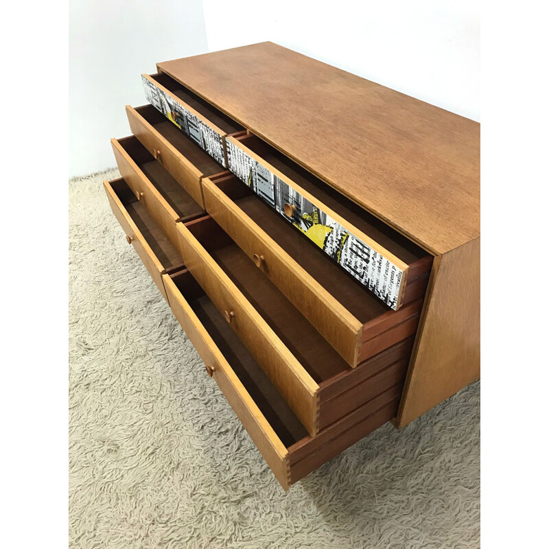 Vintage chest of drawers in oak by Meredew