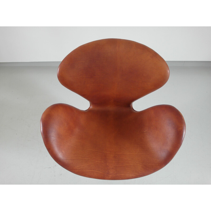 Vintage Swan chair by Arne Jacobsen for Fritz Hansen