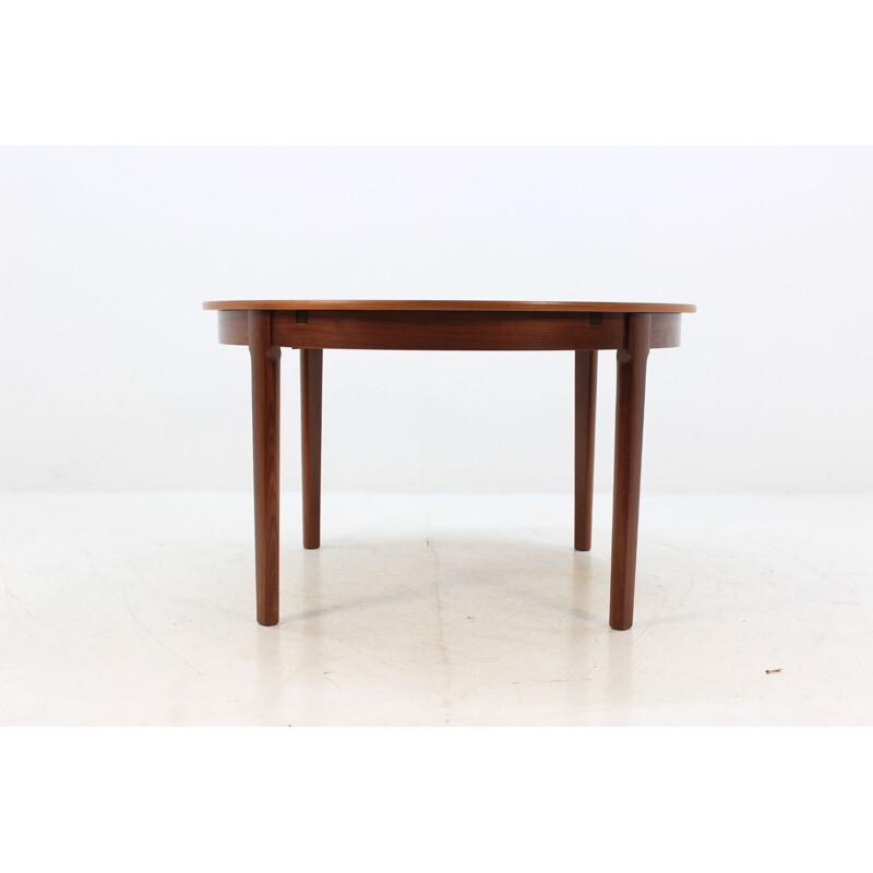 Vintage extendable dining table in teak