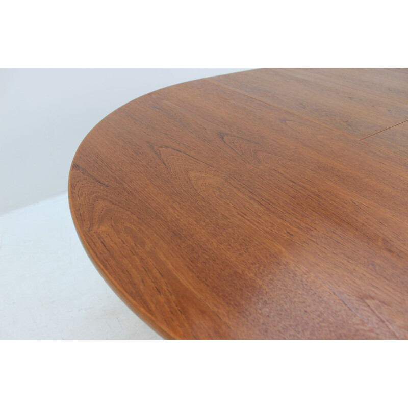 Vintage extendable dining table in teak