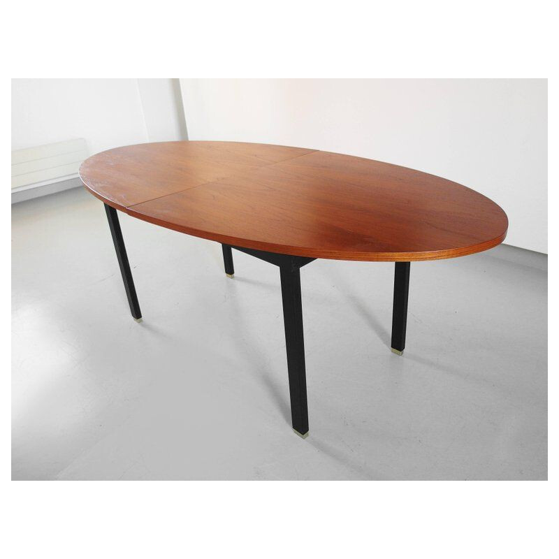 Vintage extendable oval dining table