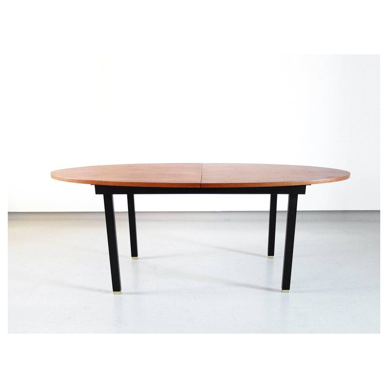 Vintage extendable oval dining table