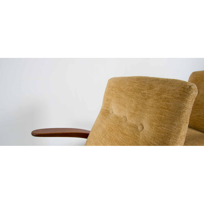 Suite de 2 fauteuils jaunes en teck par Gimson & Slater