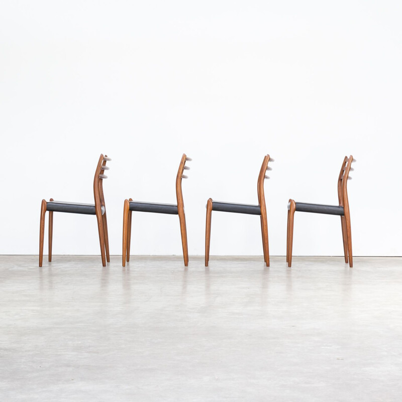 Suite de 4 chaises vintage modèle 78 par Niels O. Moller