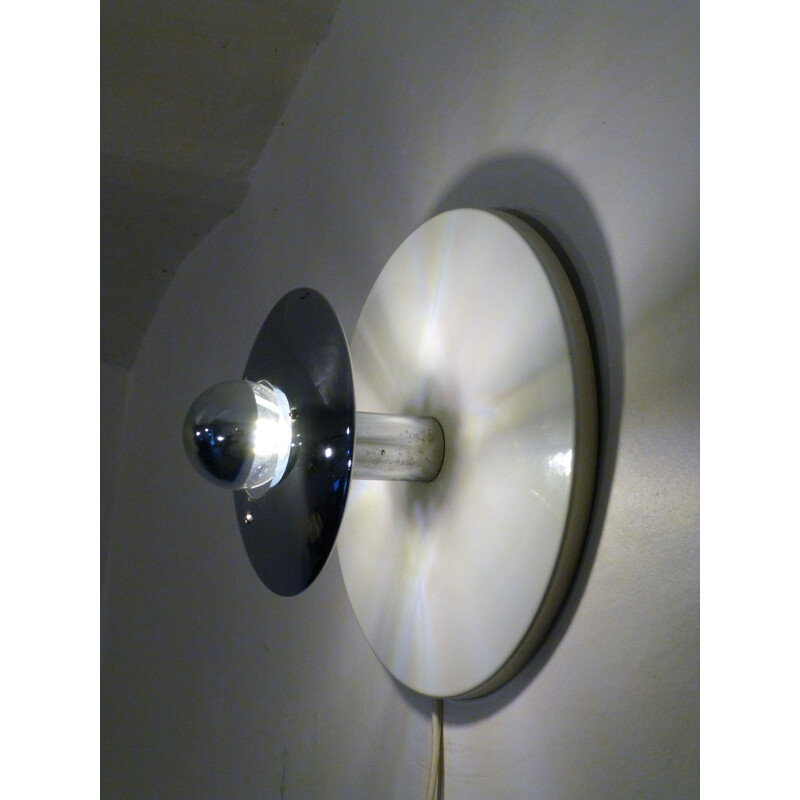 Vintage white wall lamp in metal