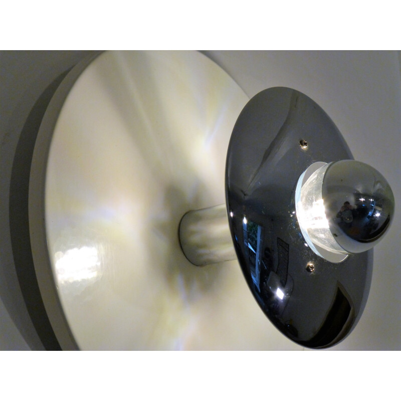 Vintage white wall lamp in metal