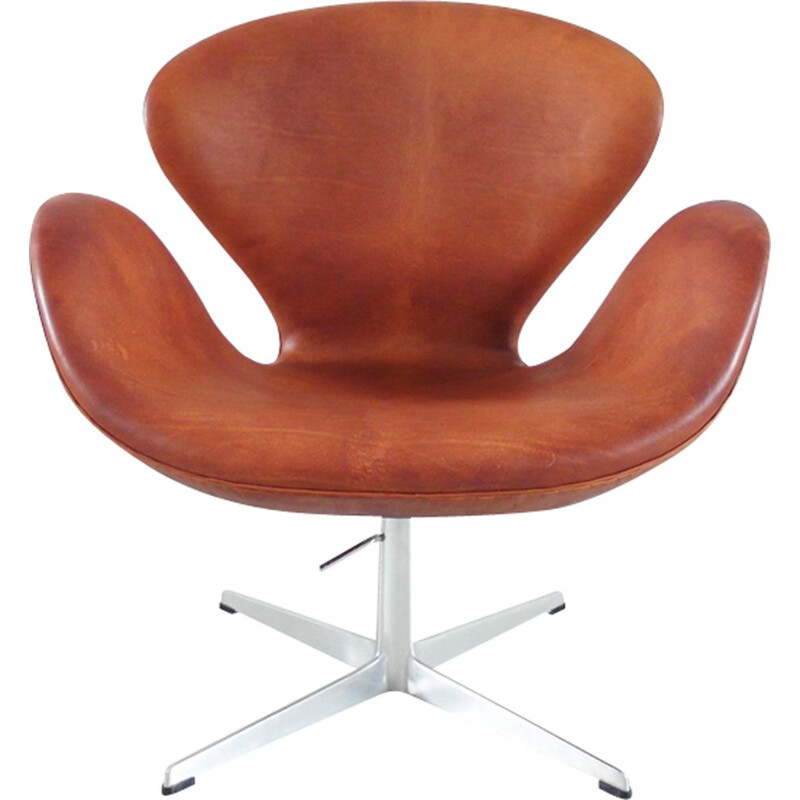 Vintage Swan chair by Arne Jacobsen for Fritz Hansen