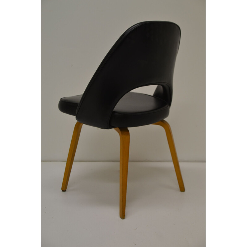 Vintage black chair by Eero Saarinen for Knoll